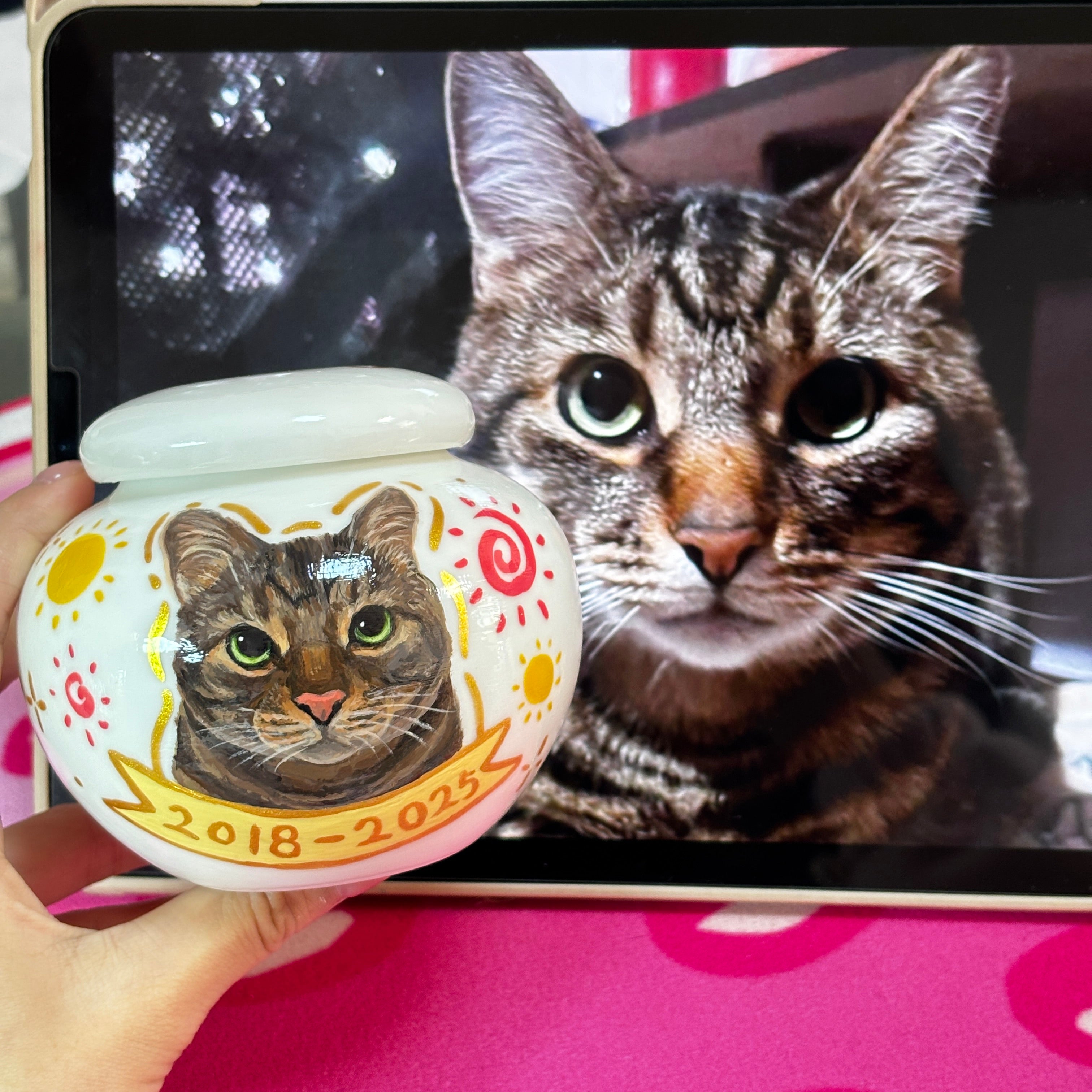 Hand-Painted Custom Pet Memorial Urn – Personalized Ashes Keepsake for Small Pets - Lya's wedding
