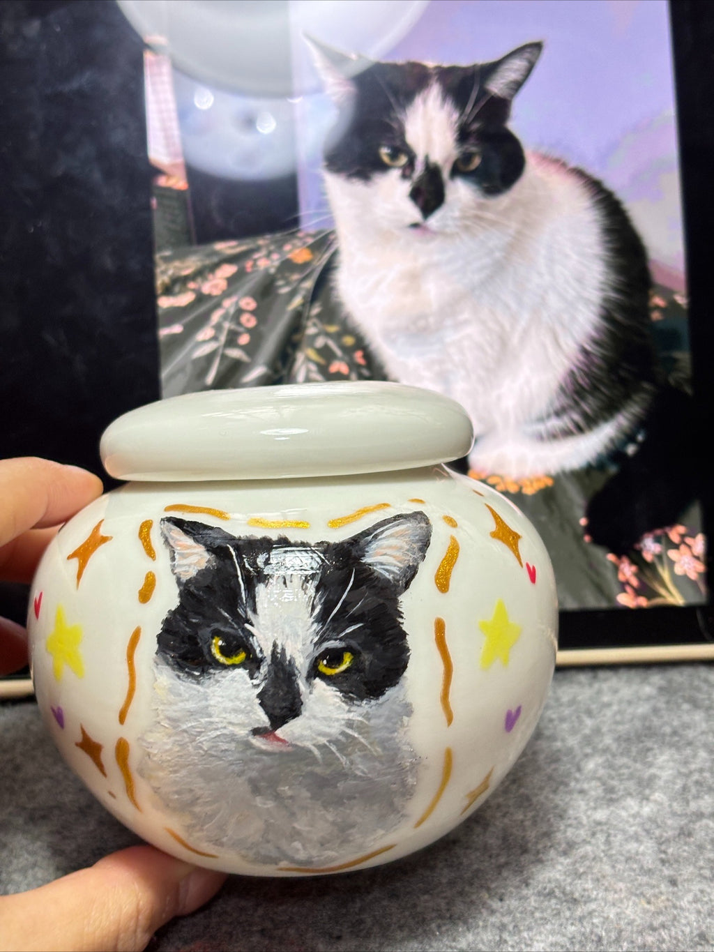 Hand-Painted Custom Pet Memorial Urn – Personalized Ashes Keepsake for Small Pets - Lya's wedding
