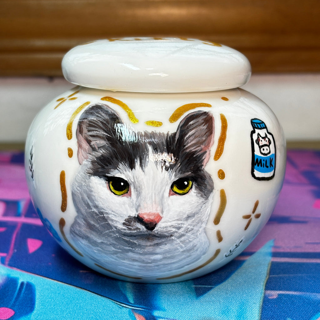Hand-Painted Custom Pet Memorial Urn – Personalized Ashes Keepsake for Small Pets - Lya's wedding